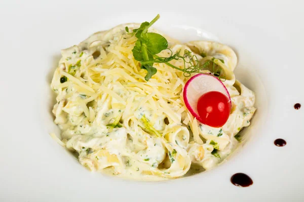 Pasta Met Kaassaus Basilicum — Stockfoto