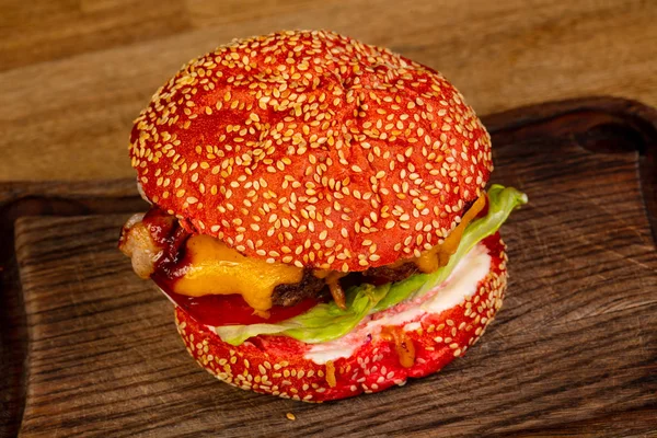 Smaczne Burger Mięsem Serem — Zdjęcie stockowe