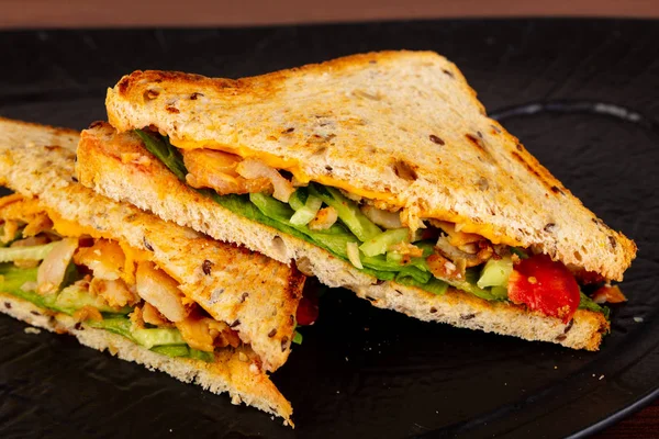 Club sandviç ile kavrulmuş tavuk