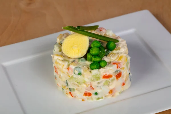 Salade Traditionnelle Russe Aux Petits Pois — Photo