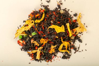 Aroma çay yığın meyve, meyveler ve otlar ile