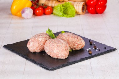 Çiğ Domuz pirzola - kıyılmış et