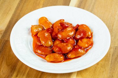 Kırmızı fasulye sosu ile