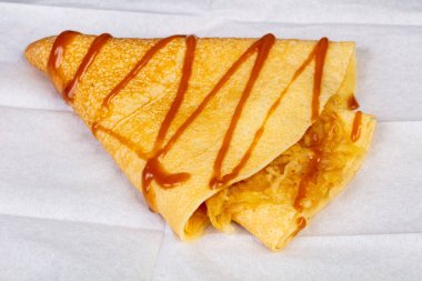 Karamel ve apple ile gözleme