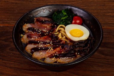 Ördek göğsü ramen çorbası