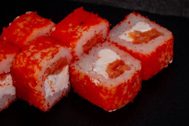 Japon geleneksel rulo somon ile