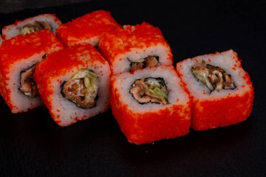 Yılan balığı ile Japon geleneksel rulo