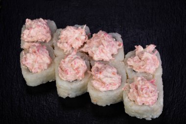 Yengeç eti ile Japon rulo