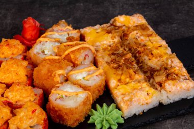 Japon Suşi ile çeşitli madde ayarla