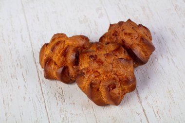 Tatlı tastu topuz reçel ile