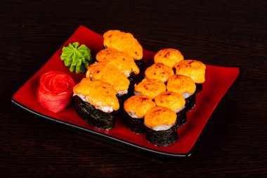 Japon sıcak lezzetli pişmiş rulo