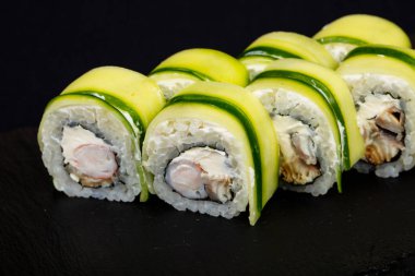 Karides ile Japon soğuk rulo