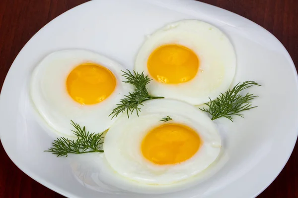 Kızarmış Yumurta Dereotu Hizmet — Stok fotoğraf