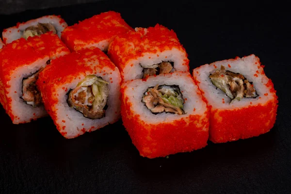 Yılan balığı ile Japon geleneksel rulo