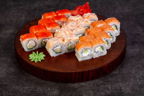 Japon Suşi ile çeşitli madde ayarla