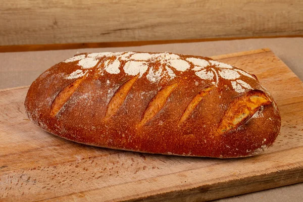 Domowy Smaczny Chleb Nad Podłoże Drewniane — Zdjęcie stockowe