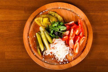 Turşu sebze salatalık ve lahana