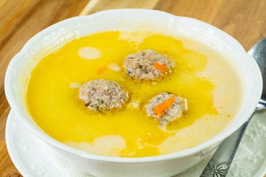 Köfte ve sebze çorbası