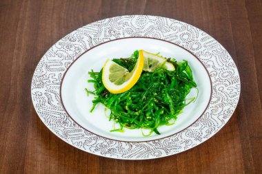 Limon susam ile hizmet Chuka salata