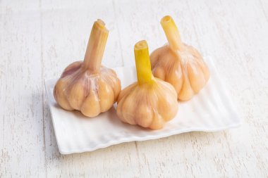 Lezzetli turşusu Marine sağlıklı sarımsak