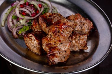 Izgara domuz Barbekü soğan ile