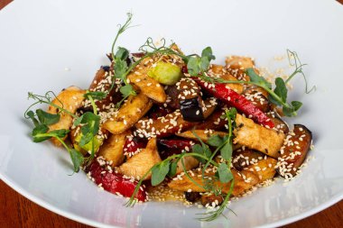 Tavuk lezzetli haşlanmış sebze