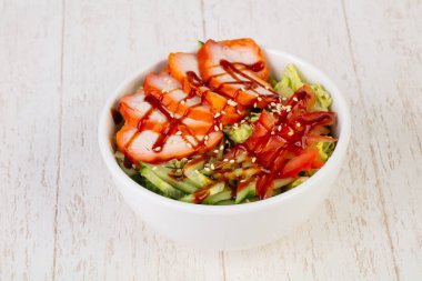 Füme tavuk göğsü salatası