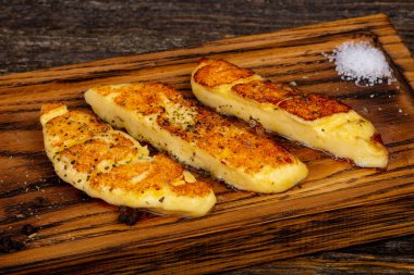 Yunan geleneksel Hellim peynirli tost