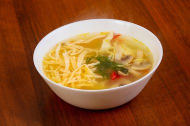 Tavuk ve şehriye çorbası Ramen