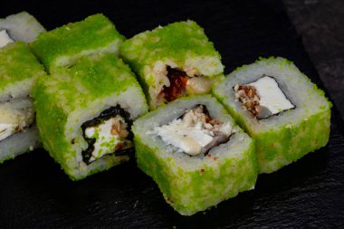 Yılan balığı ile Japon geleneksel rulo