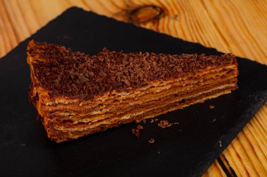 Bal ile lezzetli katmanlı kek