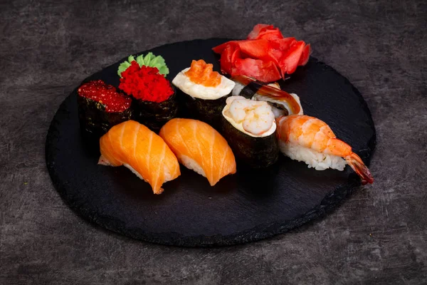 Japon Suşi ile çeşitli madde ayarla