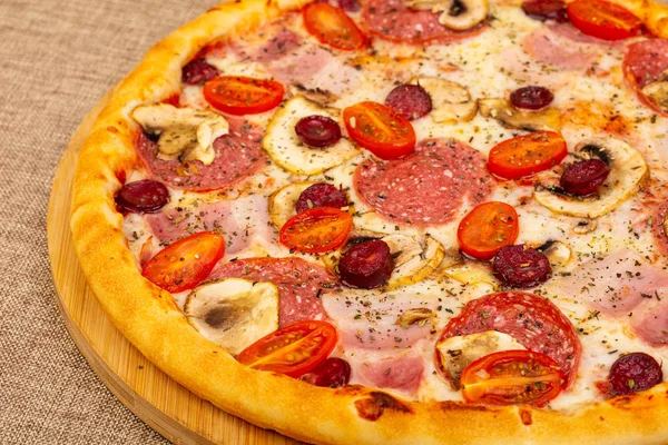 Pizza mix assortie et ve peynir ile