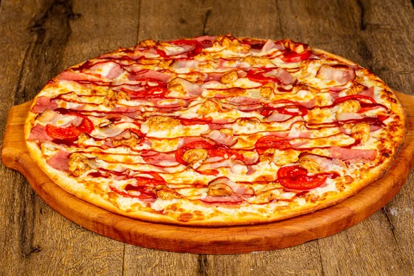 Pizza Kiełbasy Sery — Zdjęcie stockowe