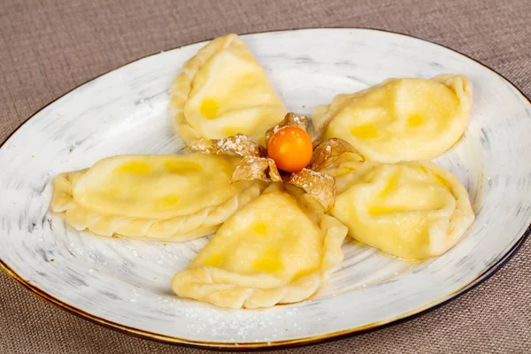 Ukraynalı vejetaryen dumpligs - haşlanmış Vareniki