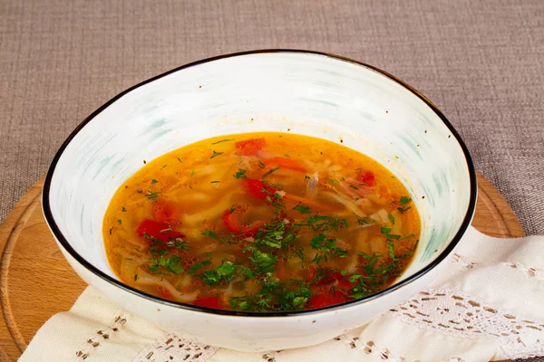 Sığır eti ile sıcak lahana çorbası