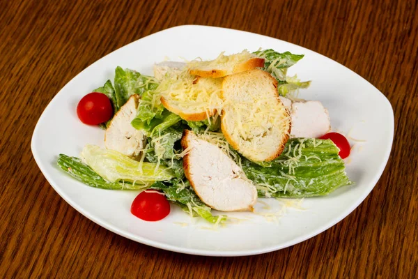 Insalata Cesare Con Pollo Formaggio — Foto Stock