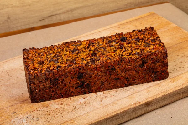 Ev yapımı lezzetli ekmek ahşap arka plan üzerine