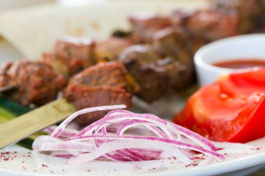 Sığır eti Barbekü soğan ve sos ile