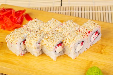 Havyar ve peynir ile Delcious Alaska rulo