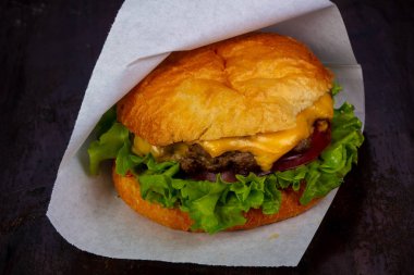 Burger pirzola ve peynir