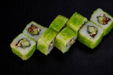 Yılan balığı ile Japon geleneksel rulo