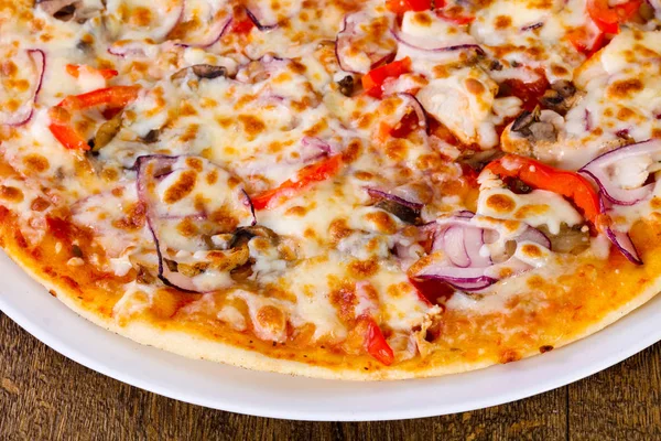 Sığır eti peynir ve soğan pizza