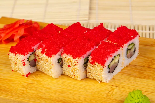 Heerlijke Makoto Sushi Rolt Met Kaviaar Sesam — Stockfoto