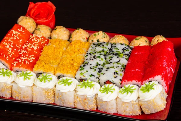 Conjunto Sushi Rolo Tradicional Japonês — Fotografia de Stock