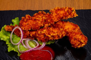 Domates soslu tavuk şeritler