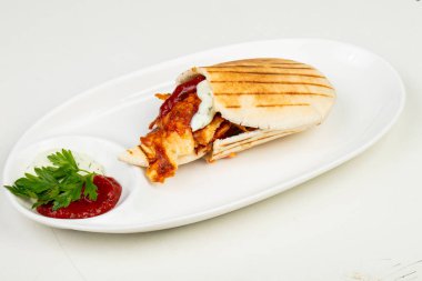 Shawarma pide ve sos