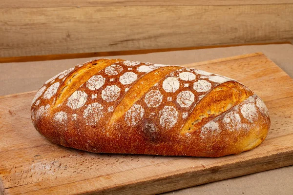 Domowy Smaczny Chleb Nad Podłoże Drewniane — Zdjęcie stockowe