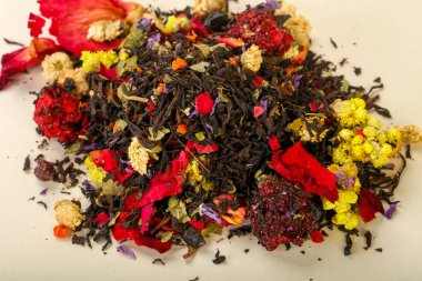 Aroma çay yığın meyve, meyveler ve otlar ile