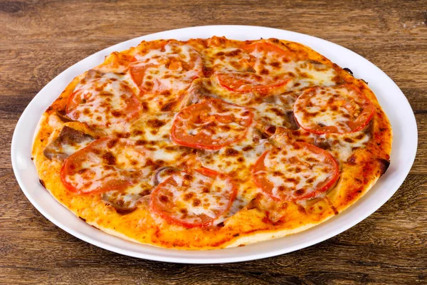 Sığır eti peynir ve domates pizza